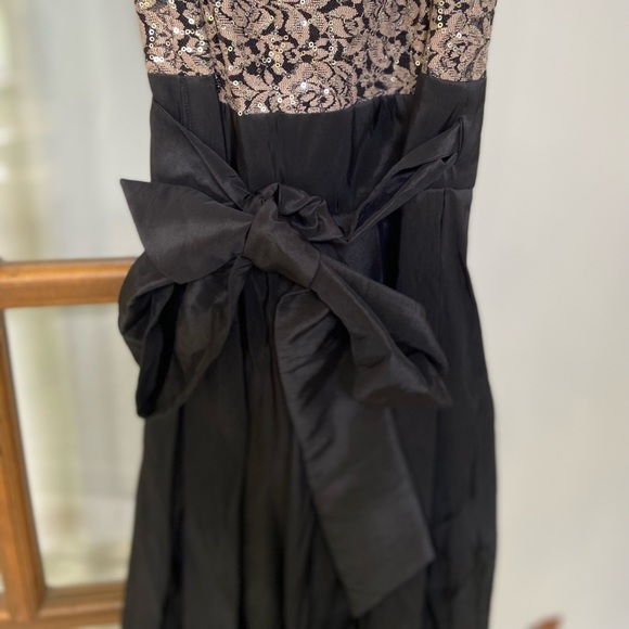 Formal dress - Picture 6 of 6